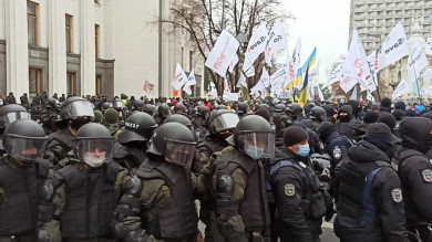 "Знищуйте вірус, а не підприємців": під Радою протестують проти карантину і фіскалізації ФОПів (ФОТО + ВІДЕО)