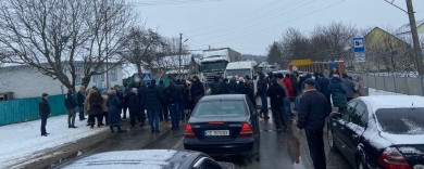 В Оршівцях на Кіцманщині селяни знову перекрили трасу національного значення