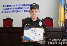 День приємних сюрпризів влаштували буковинські поліцейські для 11-річного переселенця Максима з Маріуполя, який допомагає ЗСУ