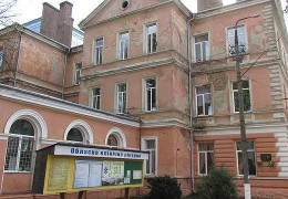 В.о. головного лікаря Чернівецької обласної лікарні Сергія Бродовського за вчинення тяжкого злочину у воєнний час взято під варту і поміщено в ізолятор тимчасового тримання (ІТТ)