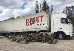 Фура, у якому минулого року бариги перевозили незаконно зрубані дерева у Ломачинцях на Сокирянщині, передадуть на потреби Збройних Сил