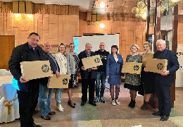 У рамках гуманітарного проєкту закладам профтехосвіти Буковини передали 50 ноутбуків 