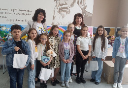 У Чернівецькому Соборі Пресвятої Богородиці УГКЦ відкрилася виставка дитячої творчості «Дитинство, яке перевернула війна»