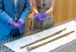 Рідкісна удача. У Великій Британії археолог-аматор знайшов два давньоримські мечі