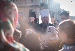 Митрополит Епіфаній у Чернівцях провів Божественну літургію у Церкві Трьох Святителів на території національного університету