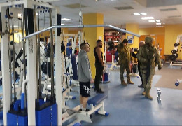 Представники військкомату навідалися до одного з тренажерних залів Ужгорода. Присутнім видали повістки