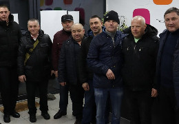 Девʼять волонтерів з Недобоївської громади Чернівецької області вирушили на Донеччину, щоб зводити там оборонні укріплення