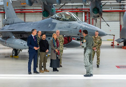 Зеленський у Бельгії оглянув винищувачі F-16, які отримає Україна