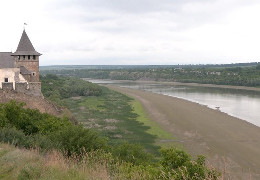 Жахливе обміління Дністра: жителі пишуть, що води так мало, що подекуди річку можна перейти в брід