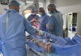 У Чернівецькому кардіоцентрі спільно з інститутом Амосова провели операцію із вживлення металічного імплантанта в грудну клітину