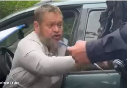 П’яний священник Московського патріархату "влетів" у будинок у центрі Ужгорода, а потім обматюкав поліцейських