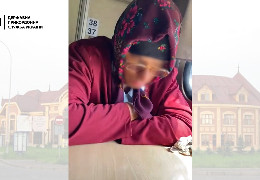 Ухилянт з Одеси замаскувався «під бабусю» у потязі "Київ - Ужгород". Прикордонники показали відео