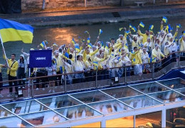 У Парижі відбулась незвична церемонія відкриття Олімпіади-2024. Українську команду зустріли оваціями