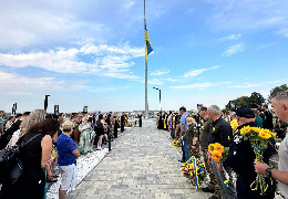 У День пам’яті захисників і захисниць України у Чернівцях освятили Алею Слави