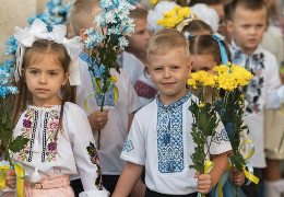 За парти шкіл Чернівецької громади сяде 2509 першокласників, у 11-х класах цього року навчатиметься 3102 хлопців та дівчат