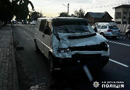 У Мамаївцях на Буковині водій буса влетів у "беху" та мікроавтобус «Mercedes Sprinter". Двоє травмованих