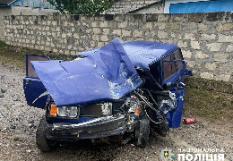 У Дністровському районі загинув водій ВАЗу, який врізався у приватну огорожу