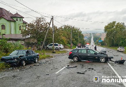 У Чернівецькій області за минулу добу трапилися дві аварії з потерпілими. Машини розбиті вщент. Подробиці від поліції