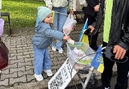 Двоє буковинців з інвалідністю долають 70 кілометрів із Вижниці до Чернівців, щоб зібрати гроші для чернівецької бригади тероборони