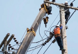 Буковинські енергетики в непростих умовах готують обладнання до зимових навантажень