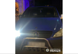 У Чернівцях водій буса збив на смерть жінку, коли виїжджав із власного подвір’я