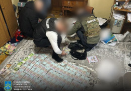 На Буковині на хабарі затримали депутатку міськради, яка за гроші фальсифікувала діагнози призовникам і допомагала уникнути мобілізації