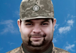 Чернівчан закликають завтра достойно провести в останню земну дорогу Героя, солдата Олександра Бричку, який загинув під час виконання бойового завдання на Сумщині