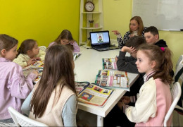 Викладачка з Чернівців за грантові кошти відкрила школу англійської мови для дітей
