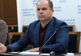 Батько заступника генпрокурора Мустеци каже, що вивіз за кордон не 1 мільйон, а 110 тисяч доларів власних зоощаджених коштів. Будинок у Чернівцях теж інший - hromadske