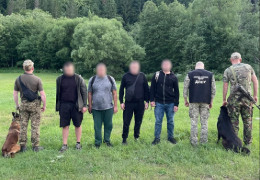 На Буковині в кількох метрах від кордону з Румунією службові собаки затримали 4 утікачів від мобілізації