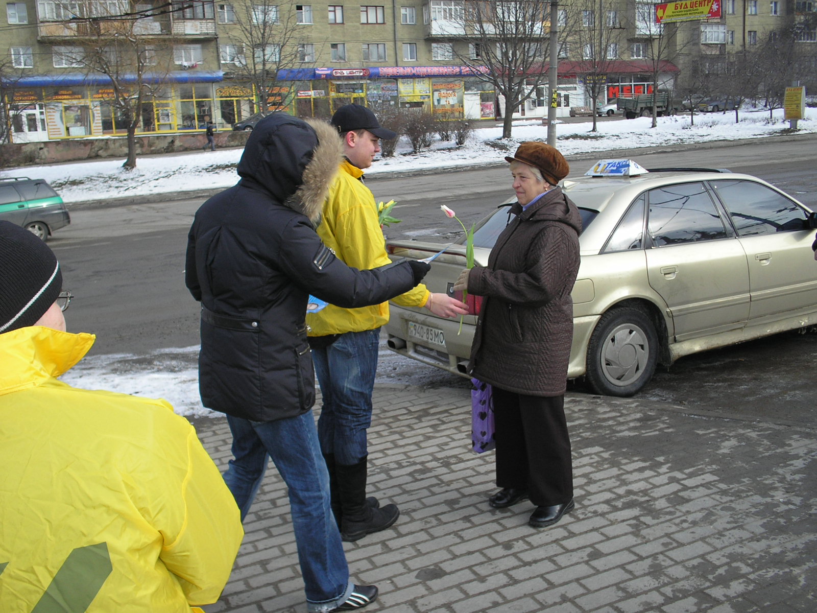 "Фронт Змін" переконаний, що кожна жінка – це квітка! 