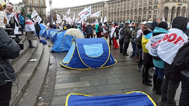 Протест ФОПів у Києві: Правоохоронці спробували демонтувати намети - застосовували сльозогінний газ (ВІДЕО+ФОТО)